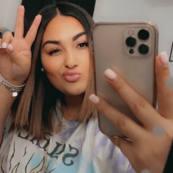 Meet your Posher, Gabriela - Picture 2 of 2